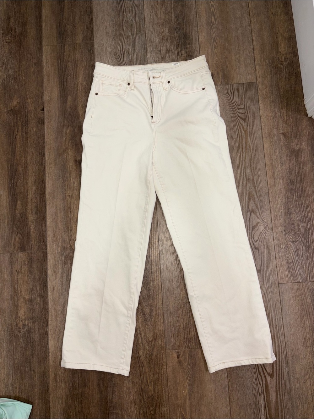 Chico's High-Rise Straight Leg Jeans in Off-White